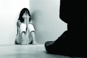 ﻿متقاعد عمره 64 عاماً يعتدي على عرض طفلة في «برادة»