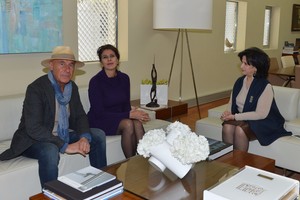 الشيخة مي تستقبل الفنان بهرام حاجو وتشيد بمستوى أعماله الفنية