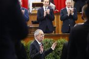 الحكومة النمساوية تصارع من أجل البقاء