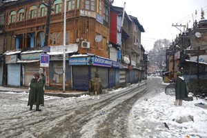 ارتفاع قتلى انهيارات جليدية في كشمير الهندية إلى 19