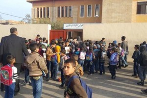 التلاميذ يعودون إلى المدارس في شرق الموصل
