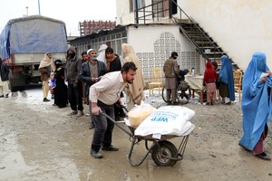 صندوق النقد يبدي قلقه حيال عودة لاجئين افغان إلى بلادهم