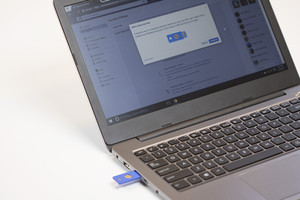 'فيسبوك' تتيح لك إمكانية حماية حسابك عبر مفتاح 'USB'