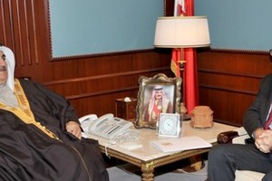 وزير الخارجية يستقبل سفير المملكة المتحدة لدى البحرين
