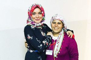 صور جديدة لليندسي لوهان تثير الجدل مجددا حول اعتناقها الإسلام