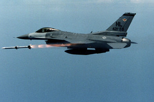 طائرة للتحالف الدولي تقتل مفتي قضاء القائم الداعشى غربي بغداد   