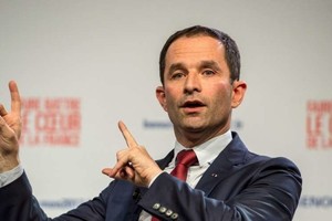 بونوا آمون يحقق فوزا كبيرا في الانتخابات التمهيدية لليسار الفرنسي 