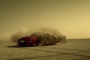 'نيسان جي تي - آر' ترسم بعجلاتها أضخم خريطة في العالم لجمهورية الهند