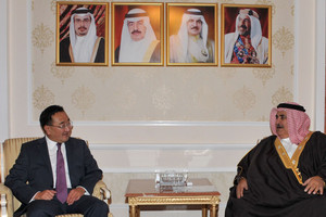 وزير الخارجية يعرب عن اعتزازه بالعلاقات بين البحرين ومنغوليا خلال تلقيه رسالة للعاهل