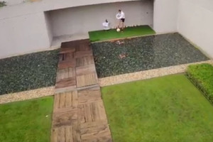 بالفيديو... رونالدو يستعرض مهاراته في إسقاط طائرات بدون طيار