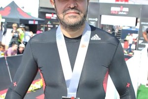 فهد بن أحمد يشيد بإنجازات ناصر بن حمد في بطولة التاج الثلاثي للترايثلون