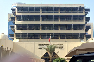 فيديو أمام القضاء يؤكد قيام شخصين بحرق دورية بكرباباد وآخر بتصويرها