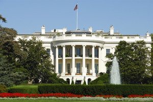 البيت الأبيض يعلن تمسكه بحظر السفر رغم الانتقادات الواسعة