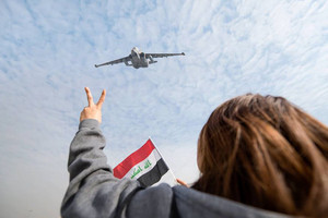 إلقاء منشورات على الجانب الأيمن من الموصل في إطار الاستعدادات لتحريره