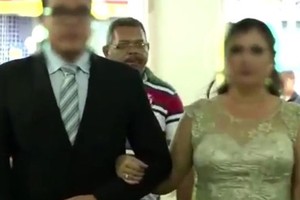 بالفيديو... مسلح يقتحم حفل زفاف ويفتح النار على الحضور