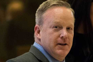 البيت الأبيض يقول إنه حدث الإرشادات الخاصة بحملة البطاقات الخضراء