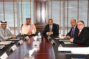 خلف يستعرض مع النائب بوحسن جهود 'الأشغال' لحل وتصريف المياه السطحية