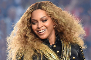 بيونسيه تعلن أنها حامل بتوأم