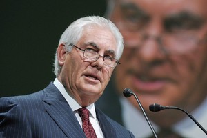 'الشيوخ الأمريكي' يصادق على تعيين تيلرسون في منصب وزير الخارجية