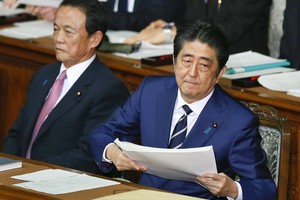 جدل حول وعود استثمارات يابانية في الولايات المتحدة قبل لقاء بين ابي وترامب