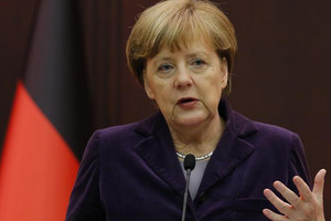 ميركل تناشد اردوغان الامتثال للحريات المدينة