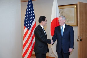 وزير الدفاع الاميركي يلتقي رئيس وزراء اليابان ويؤكد مجدداً التزام بلاده تجاه طوكيو