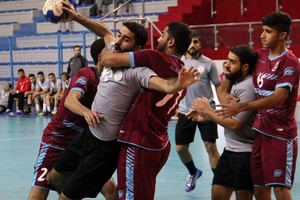 الشباب ينفذ بجلده من انتفاضة التضامن في دوري اليد