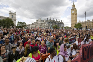 الآلاف يحتجون في لندن على قرار ترامب حظر دخول اللاجئين