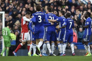 بالفيديو... تشلسي يسحق المدفعجية بثلاثية في ديربي لندن