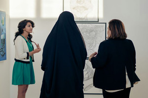 طالبة بجامعة البحرين تشارك بلوحة مميزة في معرض البحرين للفنون