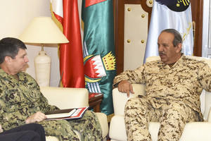 القائد العام يستعرض مع قائد الأسطول الخامس الأميركي سبل تعزيز علاقات التعاون   