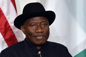 الرئيس النيجيري يطلب من البرلمان تمديد إجازته المرضية