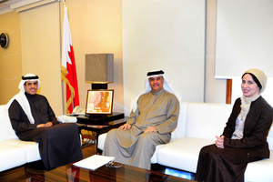 وزير الإعلام: البحرين رائدة في التطور الديمقراطي وحقوق الإنسان  