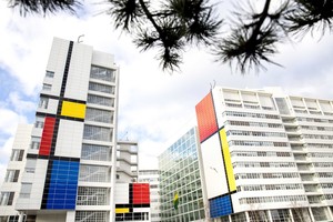 لاهاي تكشف عن 'أكبر لوحة لموندريان' في العالم 