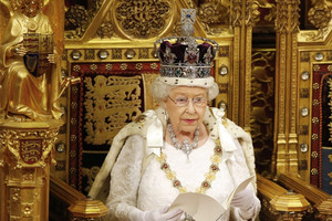 الملكة اليزابيث تحتفل بمرور 65 عاما على اعتلائها عرش بريطانيا