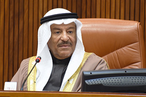 الصالح يبارك لقرينة العاهل حصولها على قلادة المرأة العربية