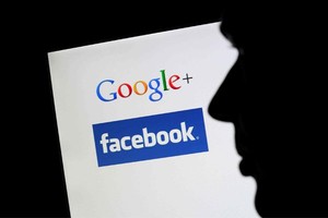 فرنسا تدشن حلفاً إعلامياً ضد الأخبار الكاذبة