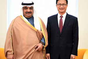 سلمان بن خليفة يتبادل مجمل العلاقات الثنائية مع السفير الصيني