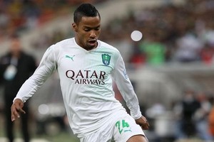 جراحة ناجحة للاعب الأهلي السعودي علي عواجي