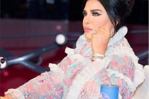 'الفيسبوكيون' يُشبهون فستان أحلام بـ 'قميص النوم'