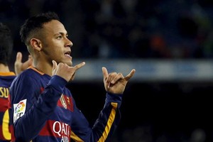 نيمار يحتفل بعيد ميلاده مرتين