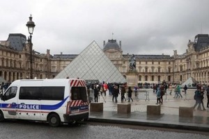 #فرنسا تؤكد رسميا ان منفذ الاعتداء قرب متحف اللوفر هو المصري عبدالله الحماحمي