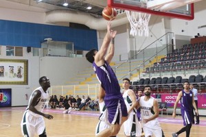 بالصور... فوز البحرين على الاتحاد في خماسي السلة