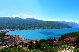 مشاريع التنمية السياحية تهدد أقدم بحيرات أوروبا