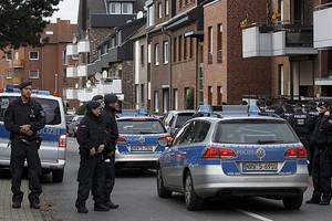 الشرطة الفرنسية : اعتقالات ومزيد من العنف في ضواحي باريس أثناء الليل   