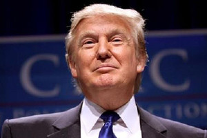 الرئيس الاميركي يوقع ثلاثة مراسيم لمواجهة عصابات المخدرات والجريمة ضد الشرطة