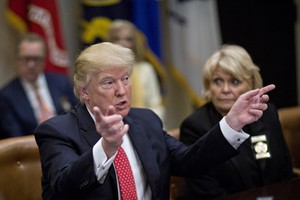 ترامب يدعم سياسة 'صين واحدة' في اتصال هاتفي مع نظيره الصيني