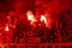 بوروسيا دورتموند يواجه عقوبة إغلاق 'الجدار الأصفر' بسبب تصرفات جماهيره