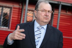 الرئيس السابق للمحكمة الدستورية بألمانيا: تعامل ترامب مع القضاء مفزع