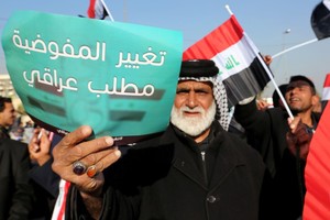 الصدر يدعو أنصاره إلى الانسحاب من ساحة التحرير بوسط بغداد